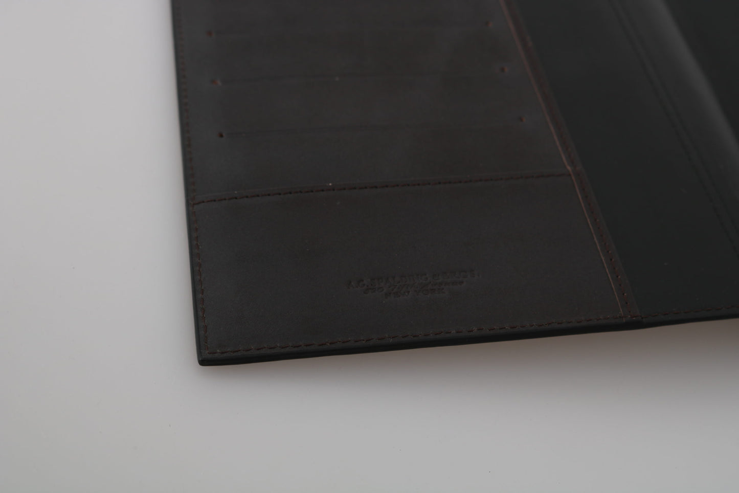 AG Spalding & Bros Elegant Leather Passport Wallet - Sleek Travel Essential